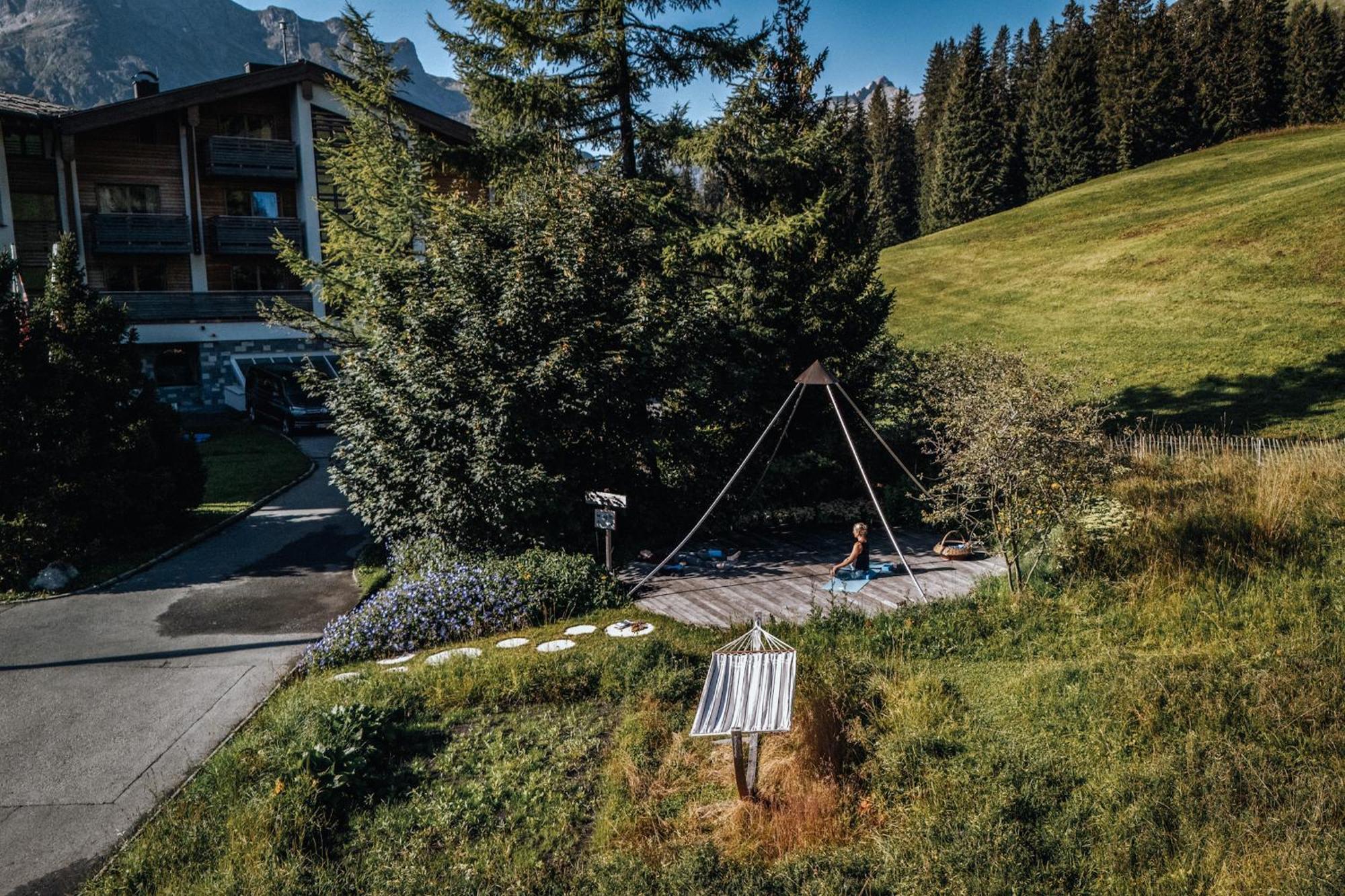לך אם ארלברג Hotel Goldener Berg מראה חיצוני תמונה