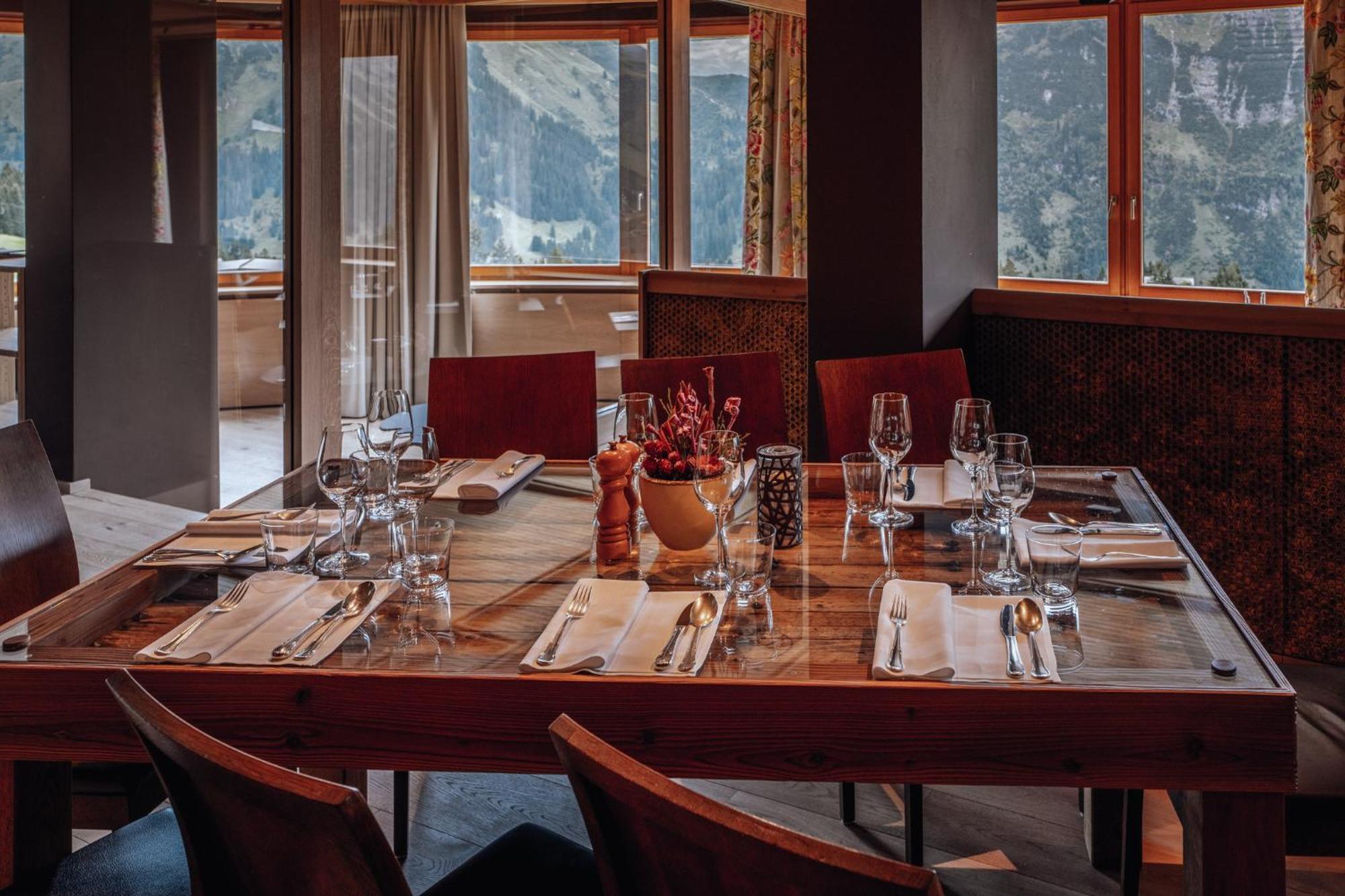 לך אם ארלברג Hotel Goldener Berg מראה חיצוני תמונה